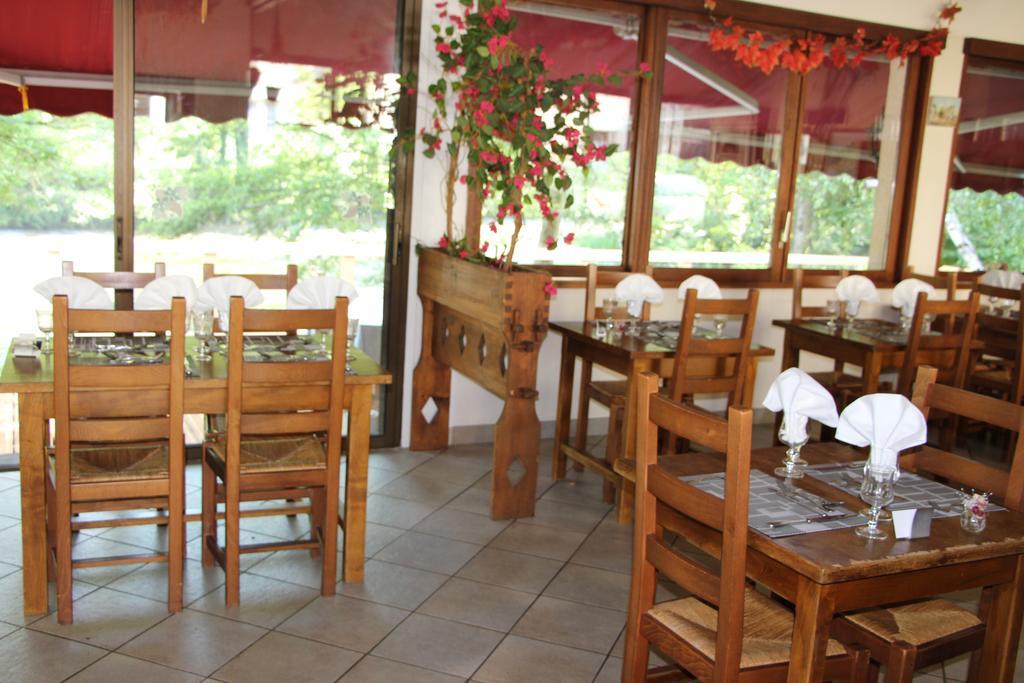 Hotel Restaurant Les Gorges De Chouvigny Exterior foto